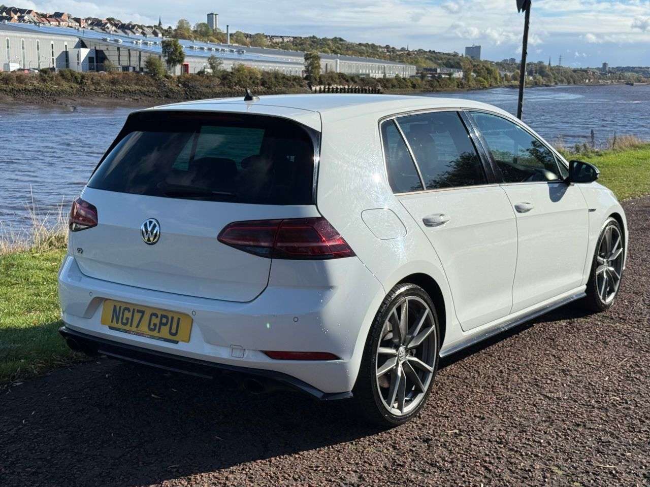 A 2017 VOLKSWAGEN GOLF 2.0 TSI BlueMotion Tech R Hatchback 5dr Petrol DSG 4Motion Euro 6 (s/s) (31 A 2017 VOLKSWAGEN GOLF 2.0 TSI BlueMotion Tech R Hatchback 5dr Petrol DSG 4Motion Euro 6 (s/s) (31