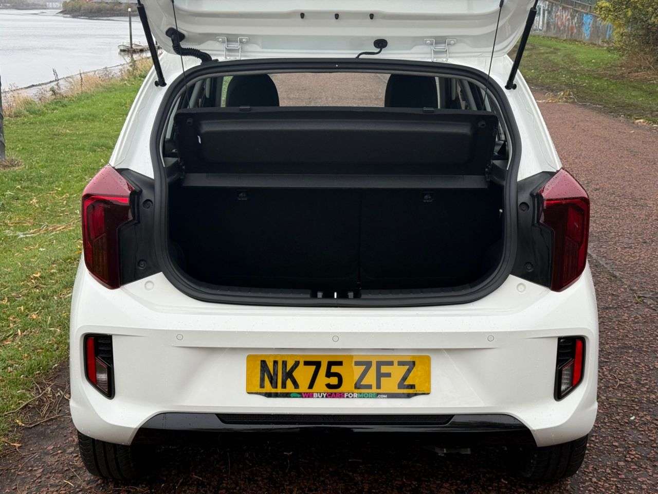 A 2025 KIA PICANTO 1.0 Pure Hatchback 5dr Petrol Manual Euro 6 (s/s) (67 bhp) **REVERSE CAMERA A 2025 KIA PICANTO 1.0 Pure Hatchback 5dr Petrol Manual Euro 6 (s/s) (67 bhp) **REVERSE CAMERA
