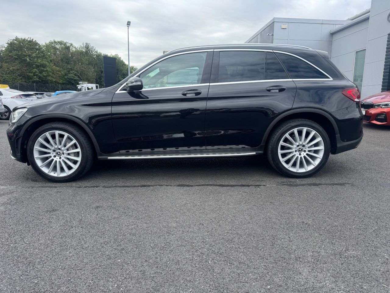 A 2020 MERCEDES-BENZ GLC-CLASS 2.0 GLC 300 D 4MATIC AMG LINE PREMIUM 5d 242 BHP A 2020 MERCEDES-BENZ GLC-CLASS 2.0 GLC 300 D 4MATIC AMG LINE PREMIUM 5d 242 BHP