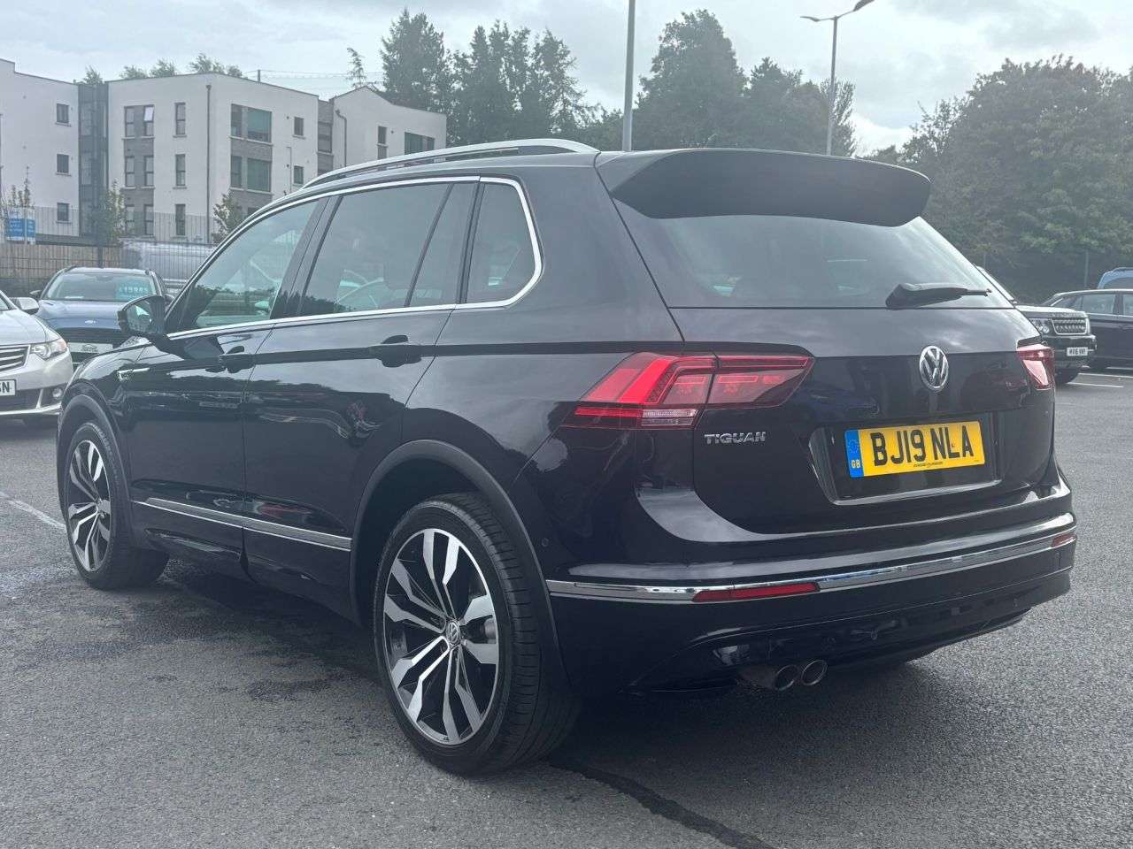 A 2019 VOLKSWAGEN TIGUAN 2.0 TDI R-Line Tech SUV 5dr Diesel DSG Euro 6 (s/s) (150 ps) A 2019 VOLKSWAGEN TIGUAN 2.0 TDI R-Line Tech SUV 5dr Diesel DSG Euro 6 (s/s) (150 ps)