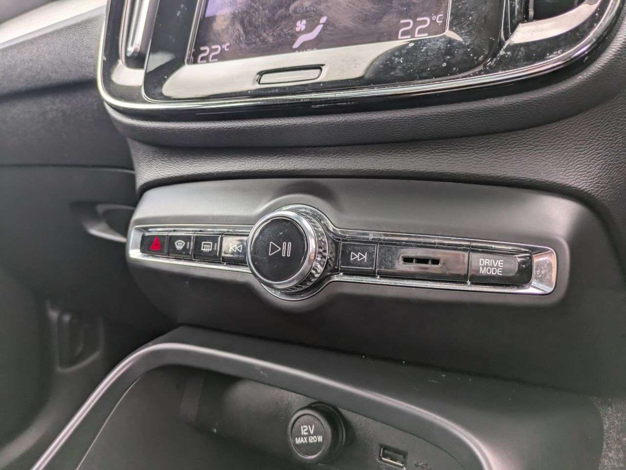 2022 VOLVO XC40 2022 VOLVO XC40