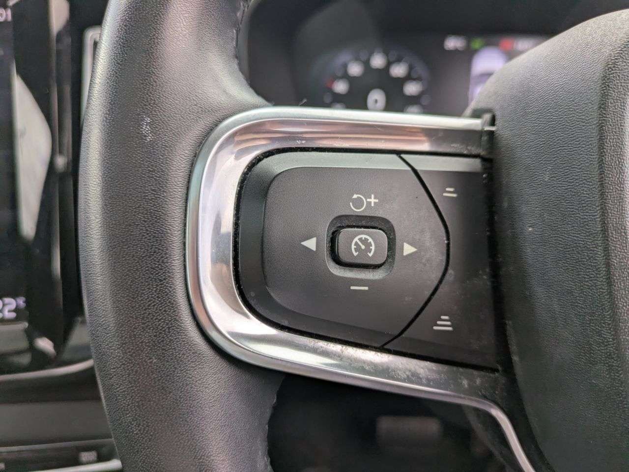 2022 VOLVO XC40 2022 VOLVO XC40