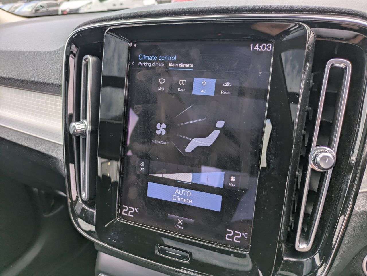 2022 VOLVO XC40 2022 VOLVO XC40