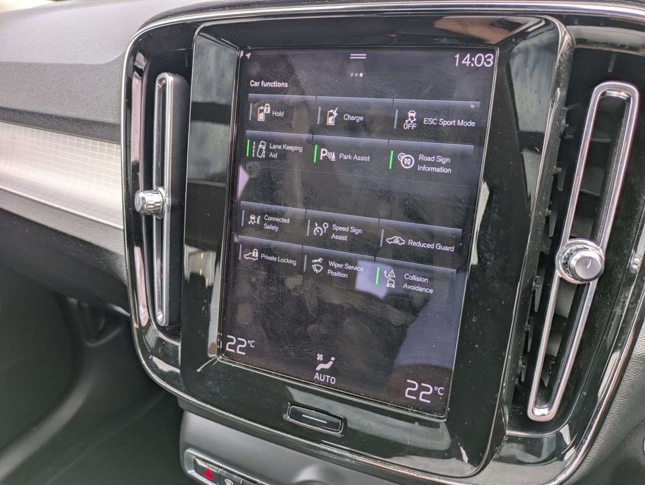 2022 VOLVO XC40 2022 VOLVO XC40