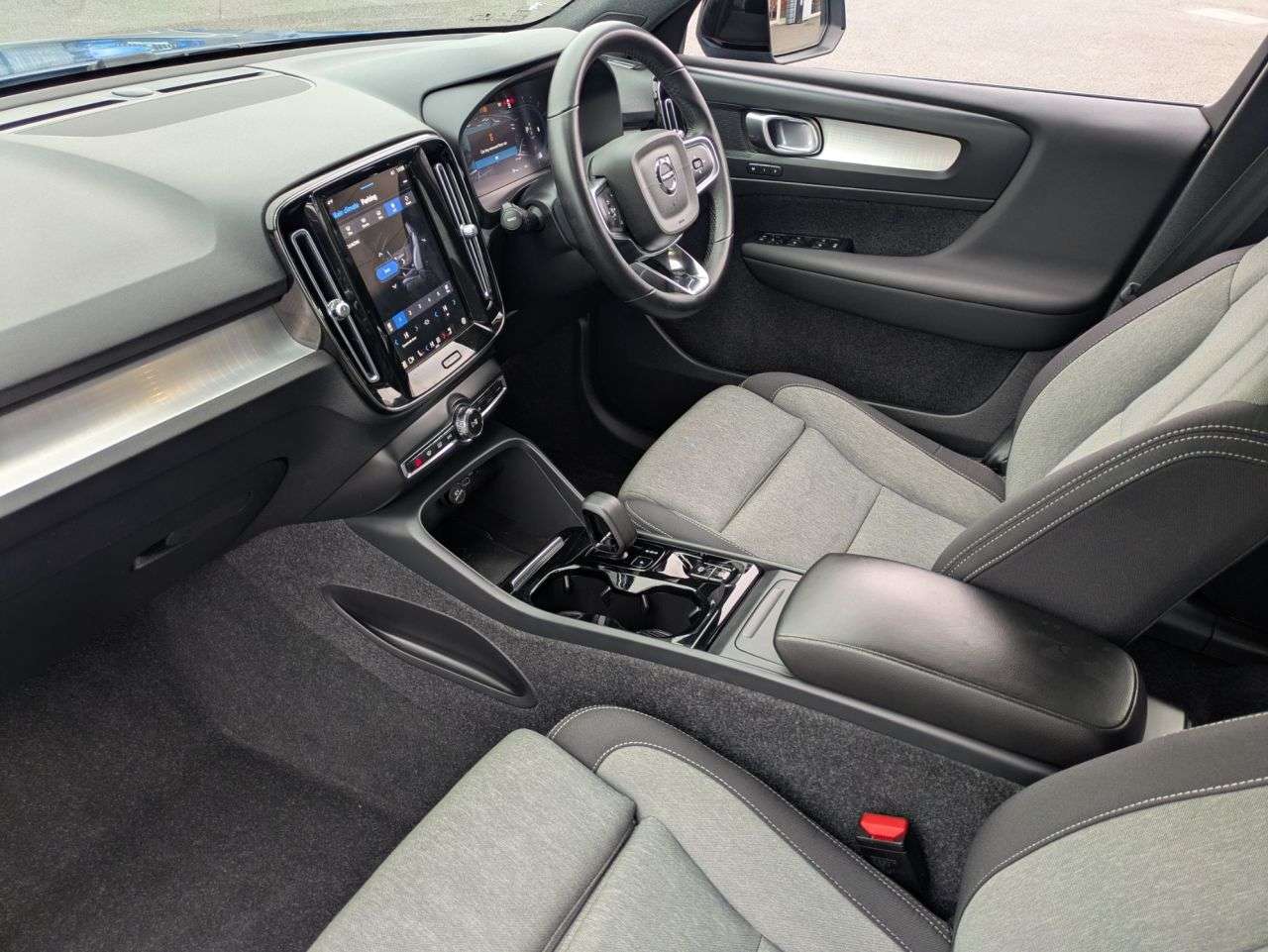 2022 VOLVO XC40 2022 VOLVO XC40