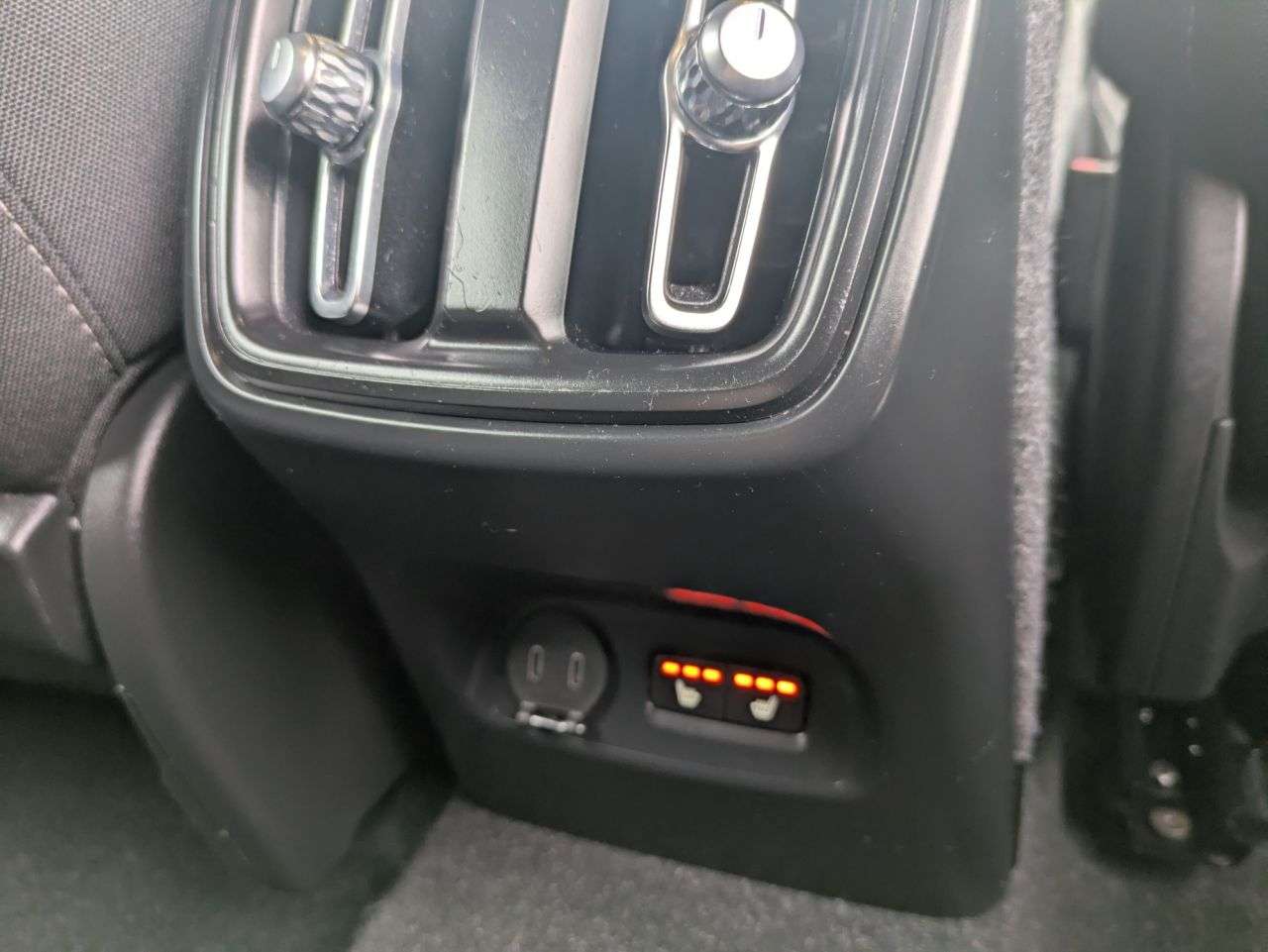 2022 VOLVO XC40 2022 VOLVO XC40