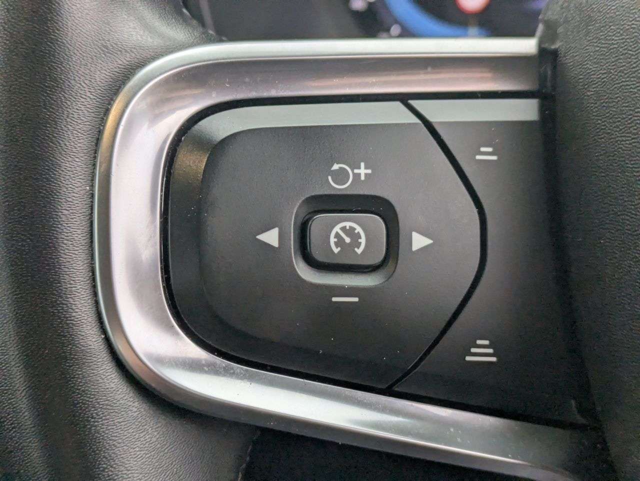 2022 VOLVO XC40 2022 VOLVO XC40