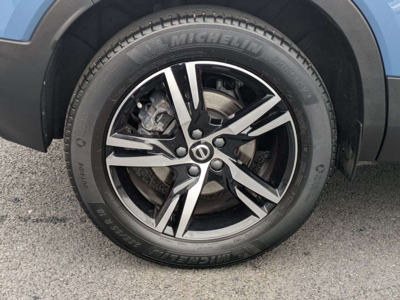 2022 VOLVO XC40 2022 VOLVO XC40