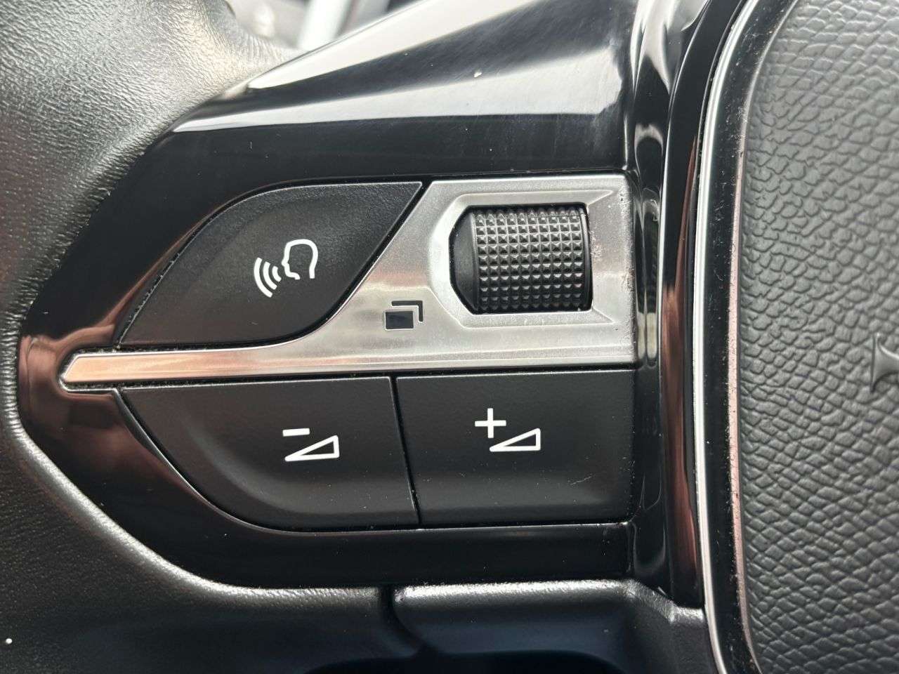 2019 PEUGEOT 5008 2019 PEUGEOT 5008