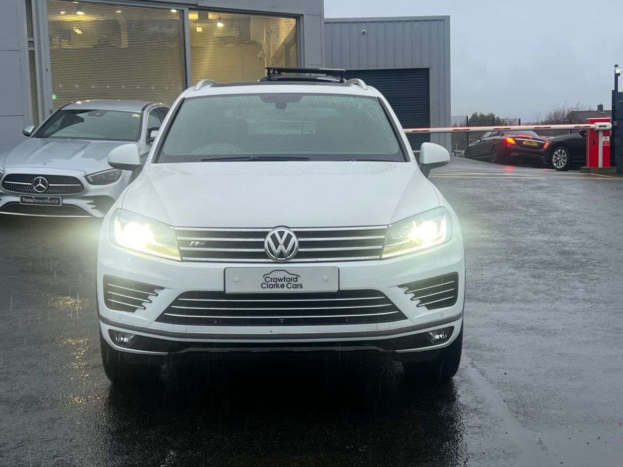 A 2018 VOLKSWAGEN TOUAREG 3.0 TDI V6 R-Line Plus SUV 5dr Diesel Tiptronic 4WD Euro 6 (s/s) (262 ps) A 2018 VOLKSWAGEN TOUAREG 3.0 TDI V6 R-Line Plus SUV 5dr Diesel Tiptronic 4WD Euro 6 (s/s) (262 ps)