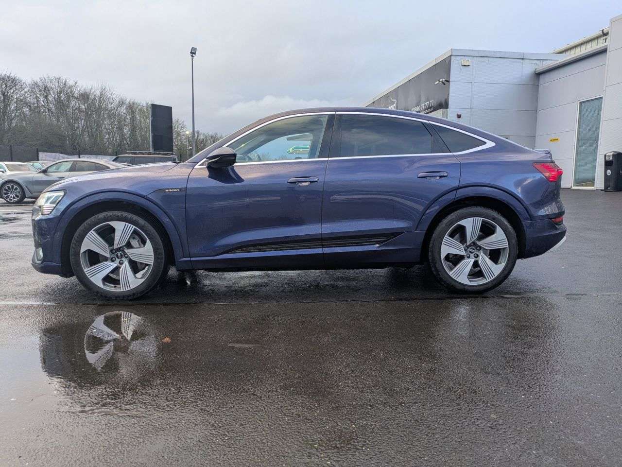 A 2021 AUDI E-TRON 55 S line Sportback 5dr Electric Auto quattro 95kWh (408 ps) A 2021 AUDI E-TRON 55 S line Sportback 5dr Electric Auto quattro 95kWh (408 ps)