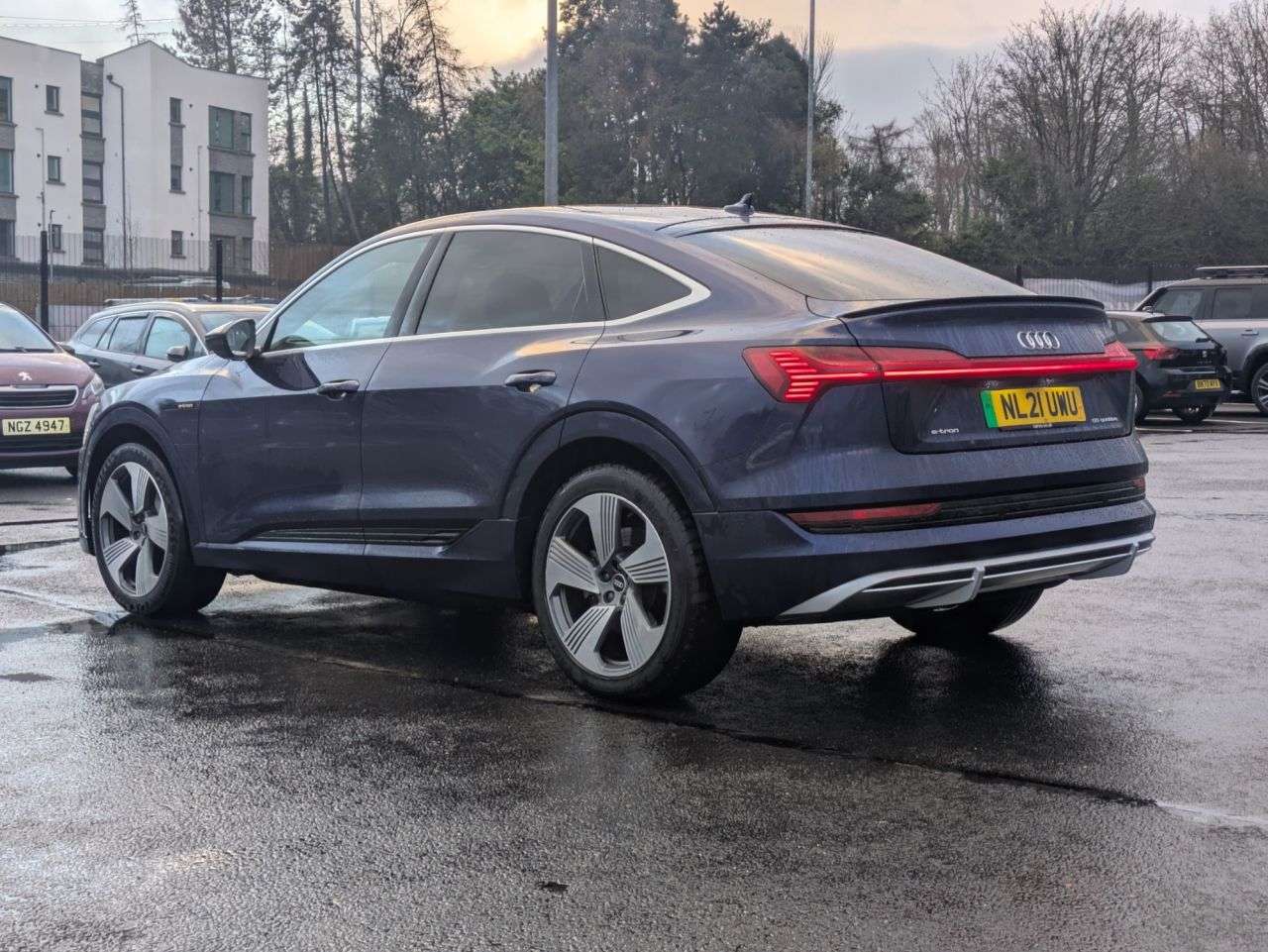 A 2021 AUDI E-TRON 55 S line Sportback 5dr Electric Auto quattro 95kWh (408 ps) A 2021 AUDI E-TRON 55 S line Sportback 5dr Electric Auto quattro 95kWh (408 ps)
