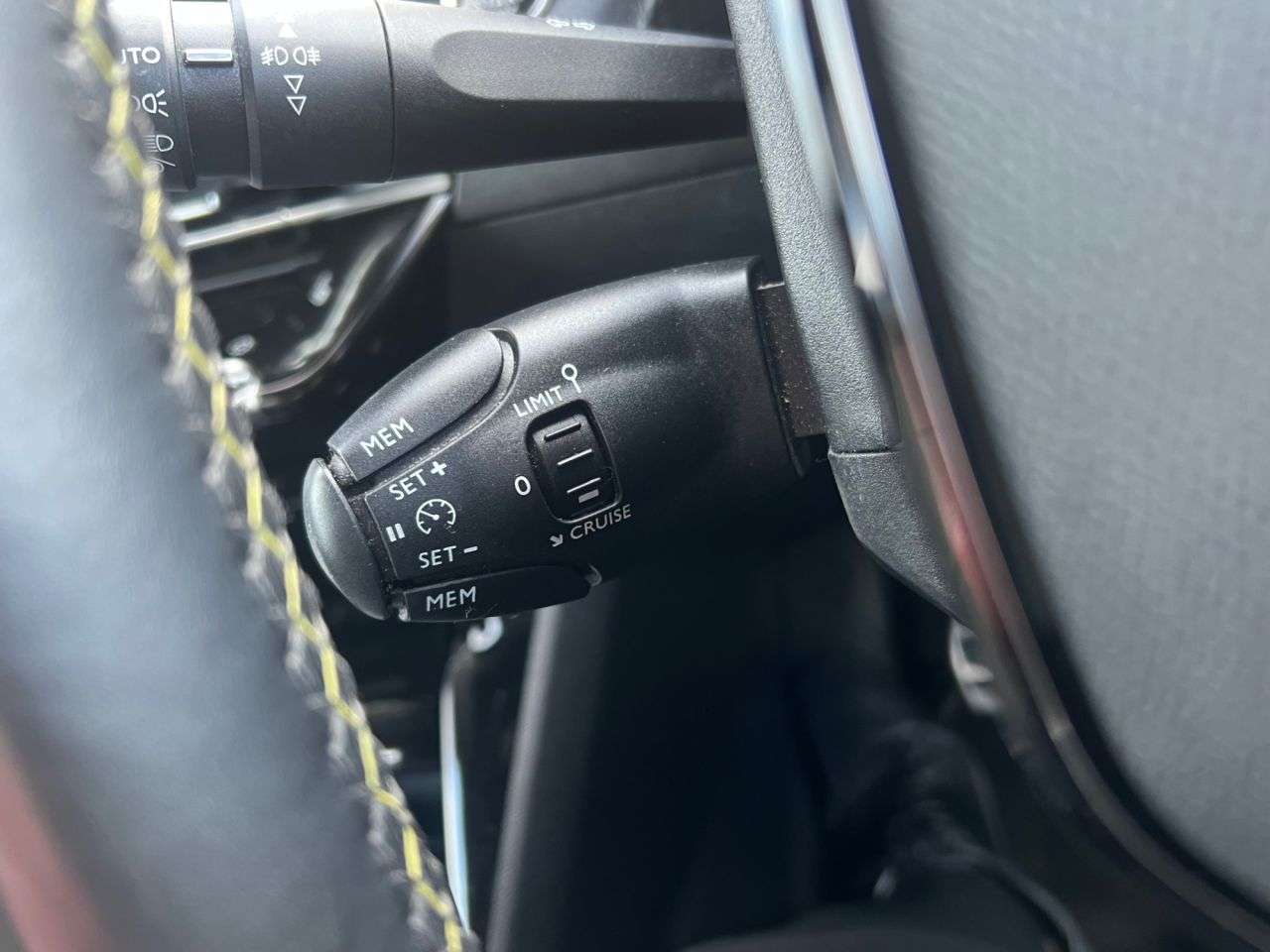 2021 PEUGEOT 2008 2021 PEUGEOT 2008