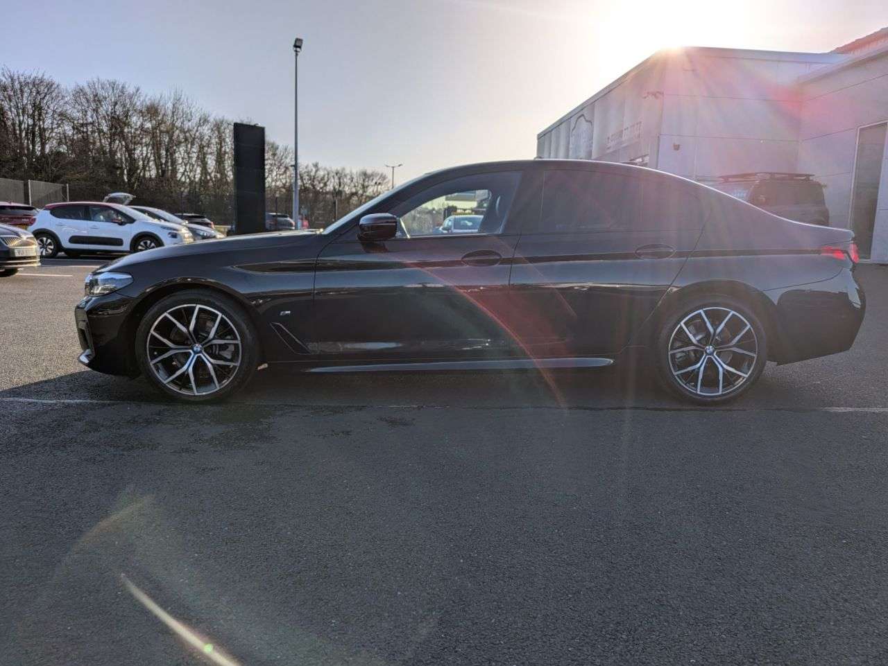 A 2022 BMW 5 SERIES 2.0 520d MHT M Sport Saloon 4dr Diesel Hybrid Steptronic Euro 6 (s/s) (190 A 2022 BMW 5 SERIES 2.0 520d MHT M Sport Saloon 4dr Diesel Hybrid Steptronic Euro 6 (s/s) (190