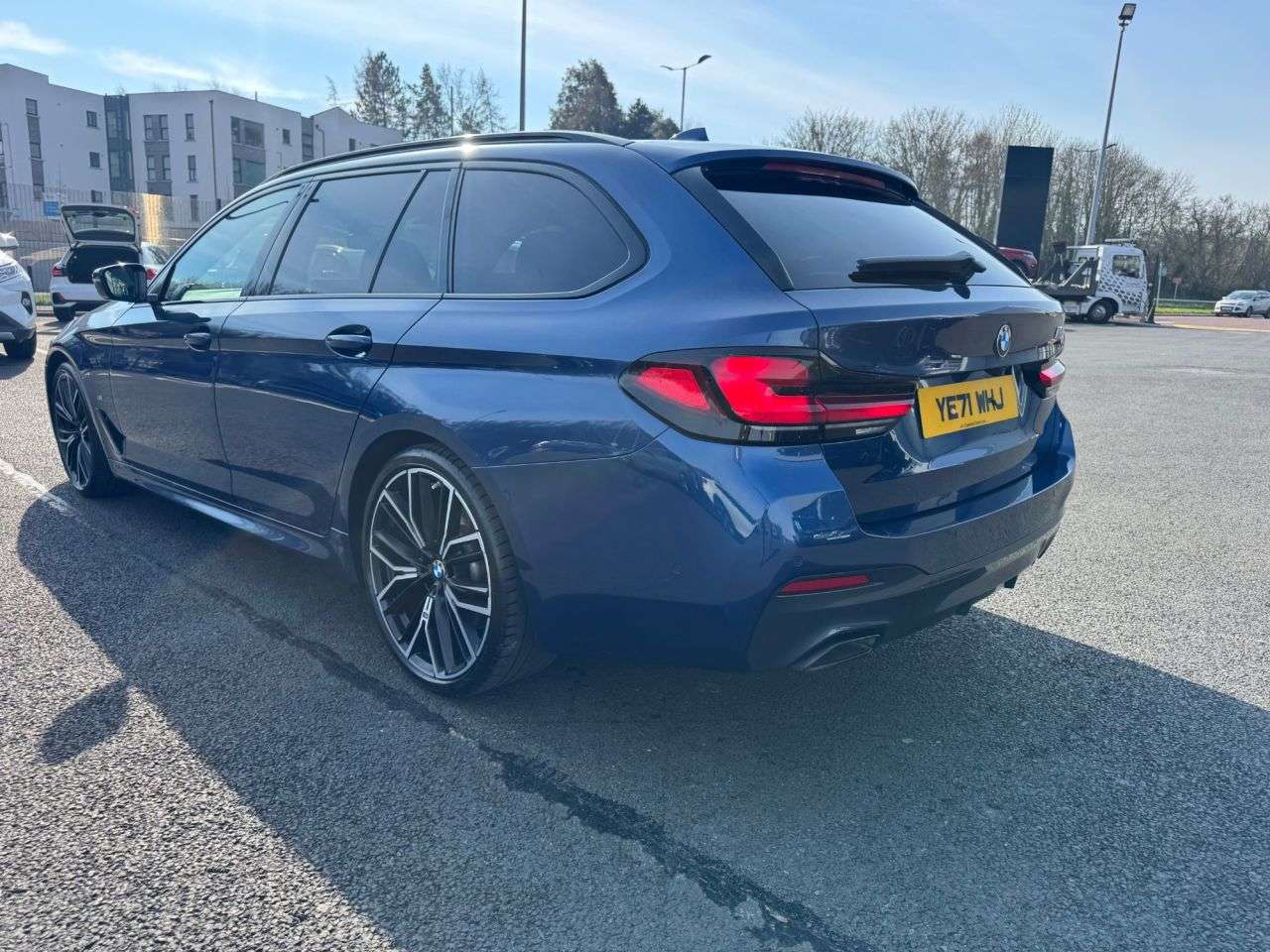 A 2021 BMW 5 SERIES 2.0 520d MHT M Sport Touring 5dr Diesel Hybrid Steptronic Euro 6 (s/s) (190 A 2021 BMW 5 SERIES 2.0 520d MHT M Sport Touring 5dr Diesel Hybrid Steptronic Euro 6 (s/s) (190
