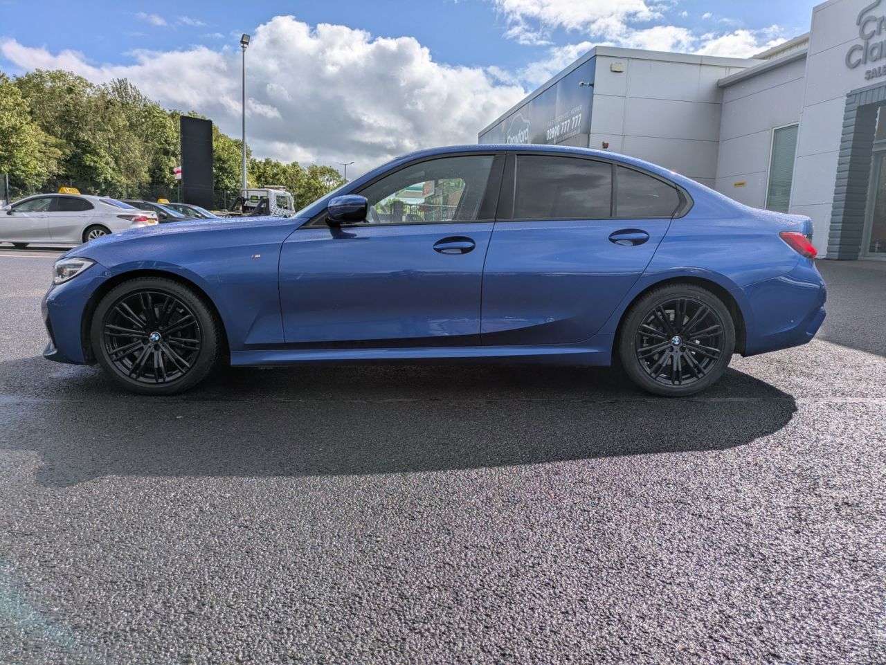 A 2021 BMW 3 SERIES 2.0 320d MHT M Sport Saloon 4dr Diesel Hybrid Auto Euro 6 (s/s) (190 ps) A 2021 BMW 3 SERIES 2.0 320d MHT M Sport Saloon 4dr Diesel Hybrid Auto Euro 6 (s/s) (190 ps)