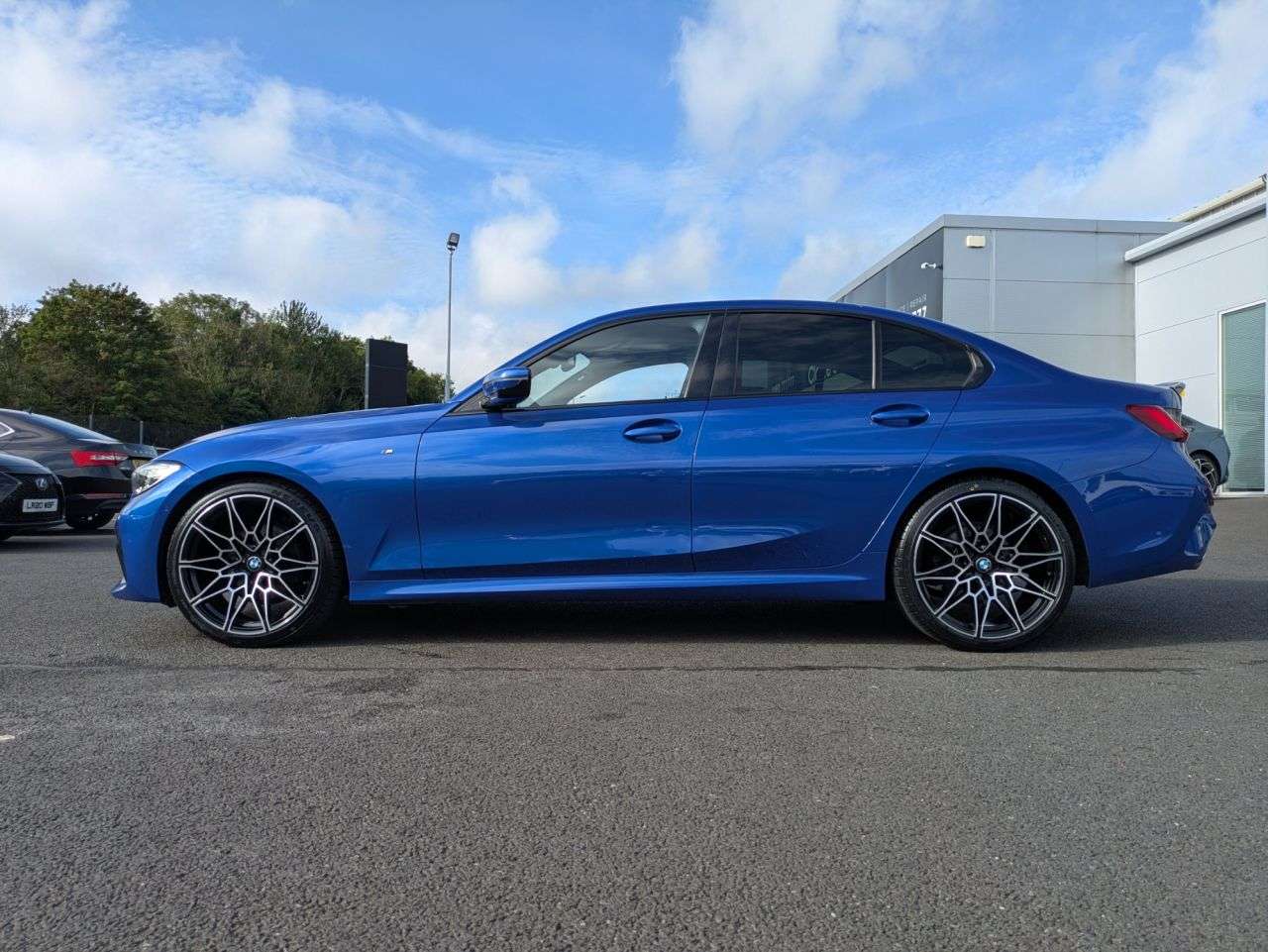 A 2021 BMW 3 SERIES 2.0 320d MHT M Sport Saloon 4dr Diesel Hybrid Auto Euro 6 (s/s) (190 ps) A 2021 BMW 3 SERIES 2.0 320d MHT M Sport Saloon 4dr Diesel Hybrid Auto Euro 6 (s/s) (190 ps)