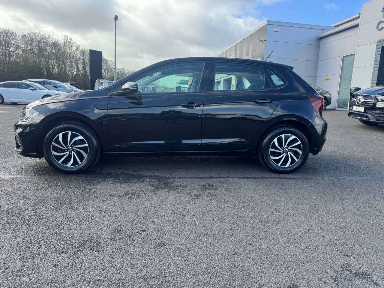 A 2023 VOLKSWAGEN POLO 1.0 TSI Life Hatchback 5dr Petrol DSG Euro 6 (s/s) (95 ps) A 2023 VOLKSWAGEN POLO 1.0 TSI Life Hatchback 5dr Petrol DSG Euro 6 (s/s) (95 ps)