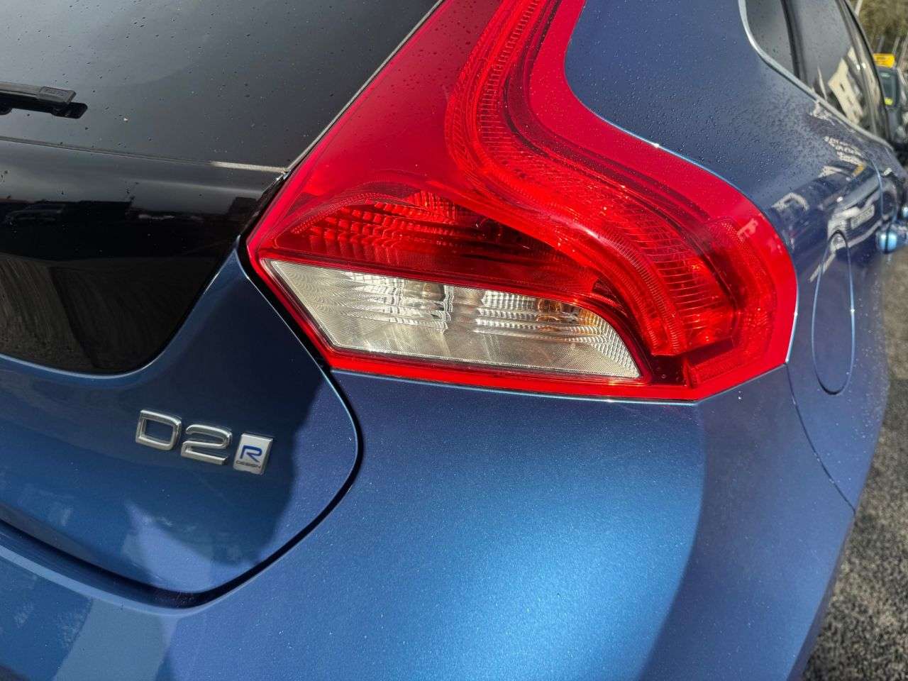 2017 VOLVO V40 2017 VOLVO V40