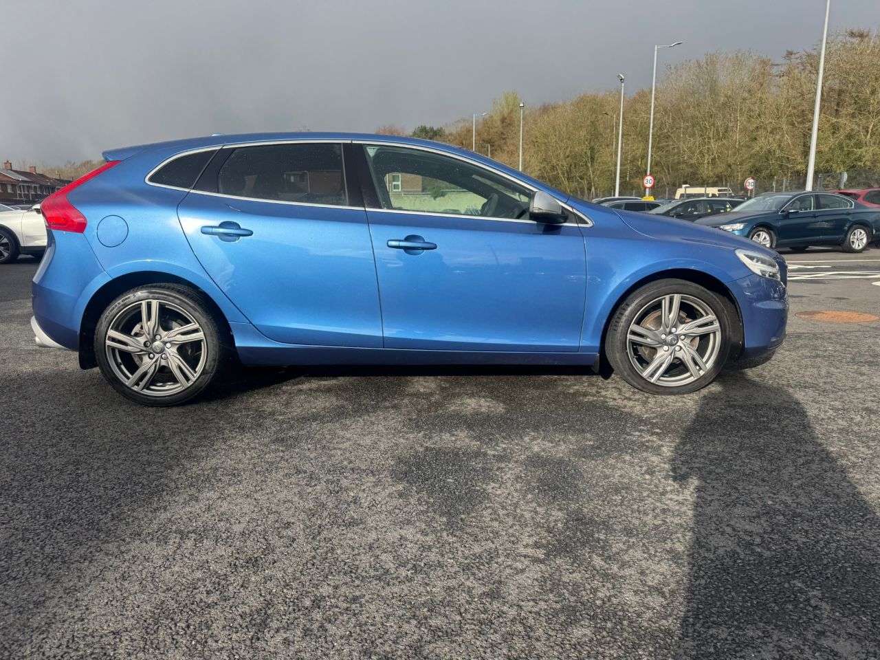2017 VOLVO V40 2017 VOLVO V40
