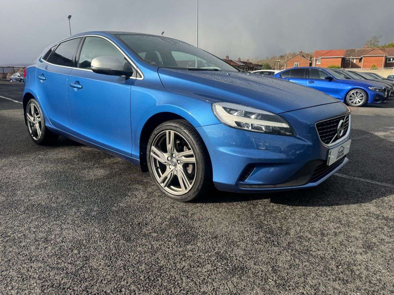 2017 VOLVO V40 2017 VOLVO V40