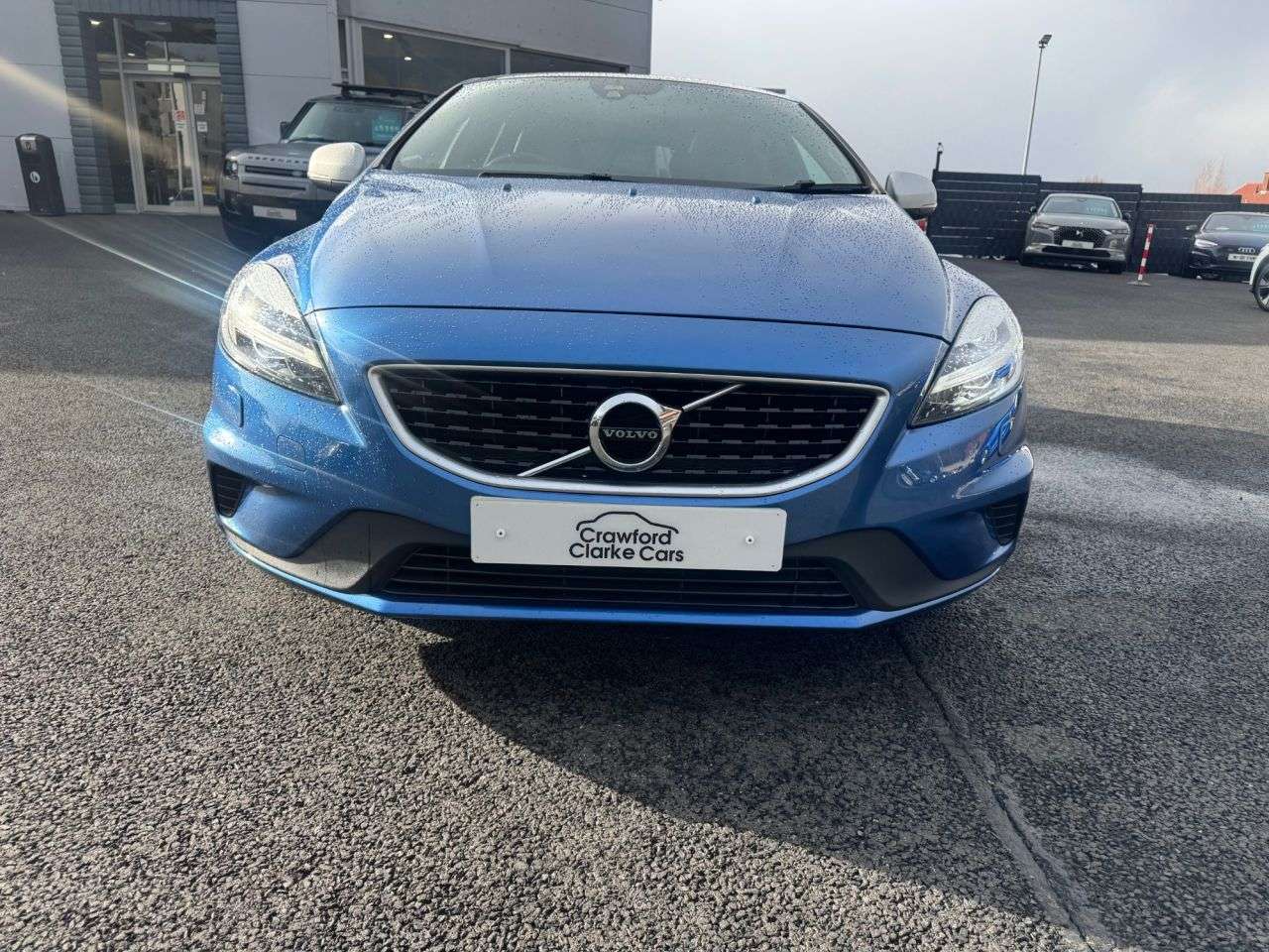 2017 VOLVO V40 2017 VOLVO V40