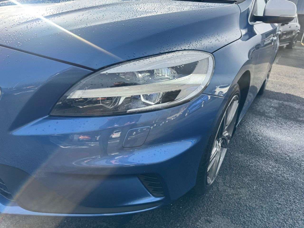 2017 VOLVO V40 2017 VOLVO V40