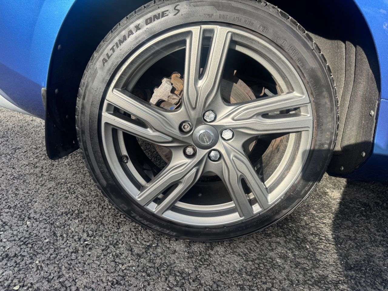 2017 VOLVO V40 2017 VOLVO V40