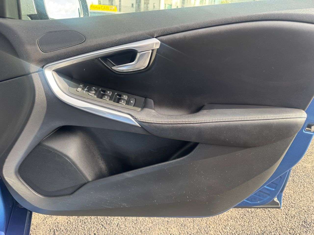 2017 VOLVO V40 2017 VOLVO V40