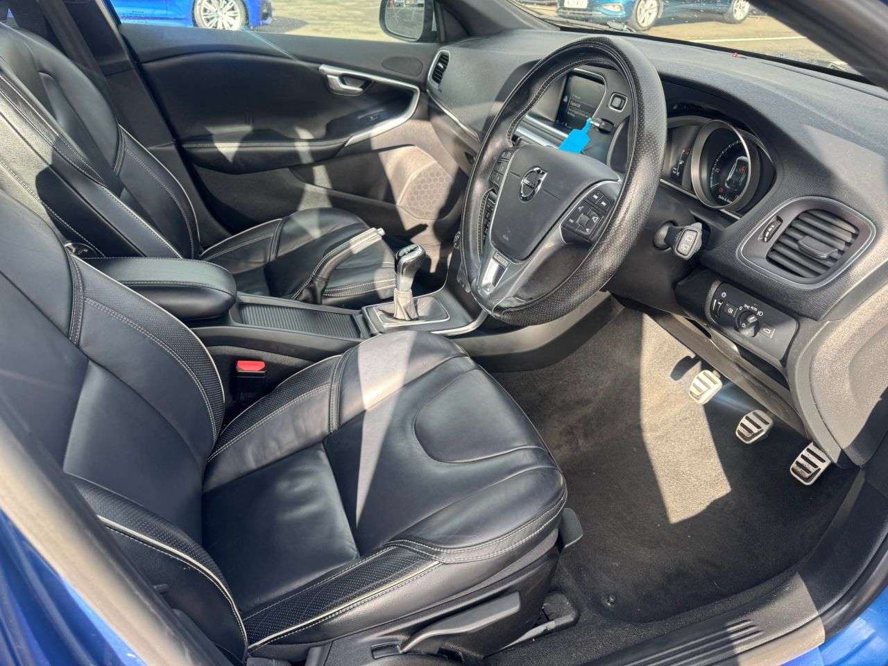 2017 VOLVO V40 2017 VOLVO V40