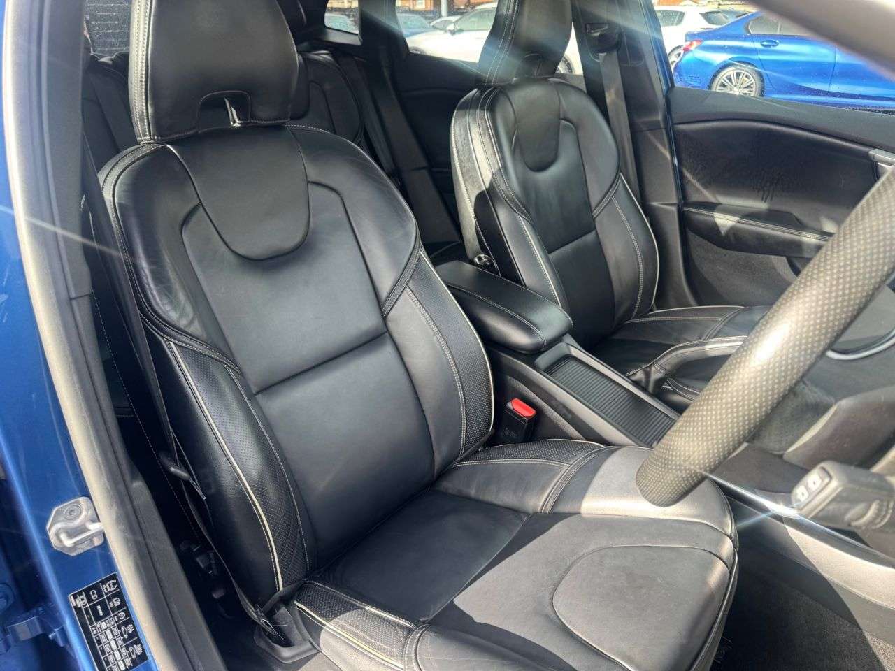 2017 VOLVO V40 2017 VOLVO V40