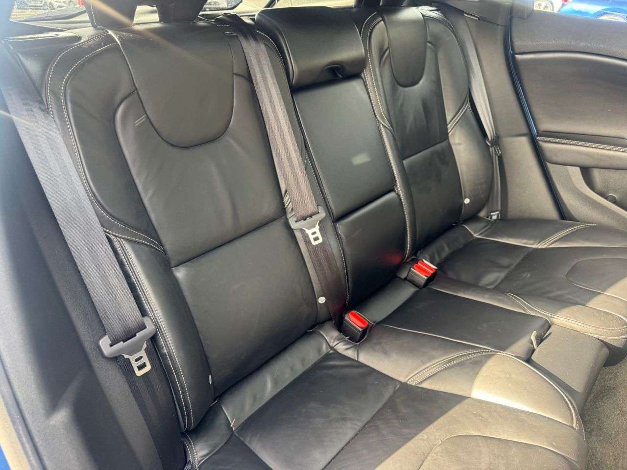 2017 VOLVO V40 2017 VOLVO V40