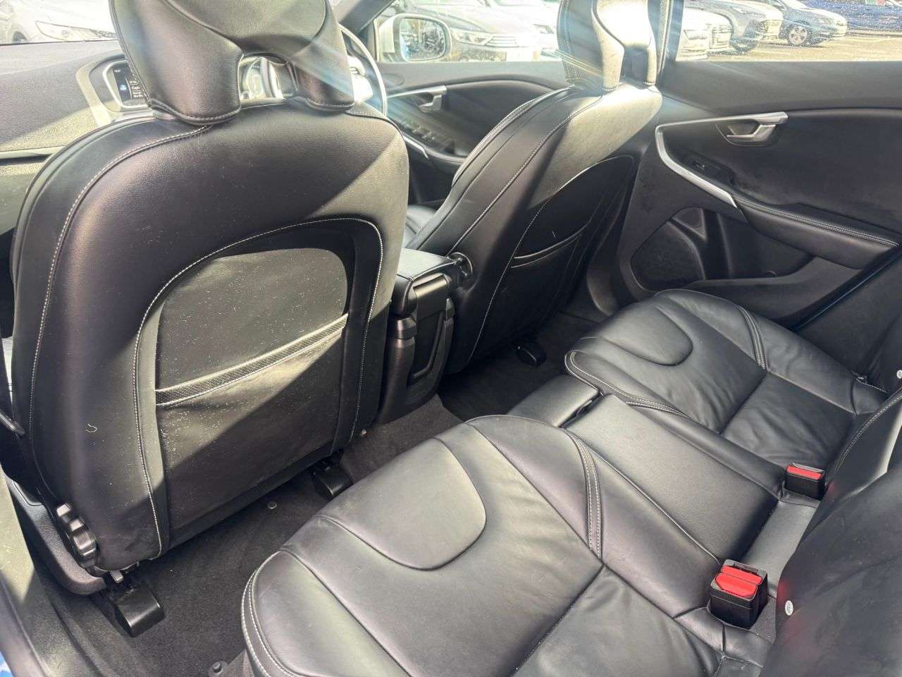 2017 VOLVO V40 2017 VOLVO V40