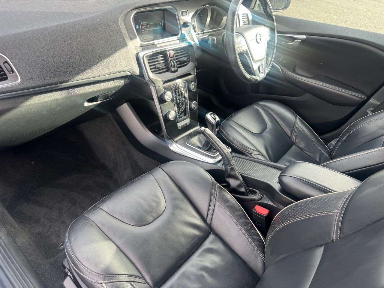 2017 VOLVO V40 2017 VOLVO V40