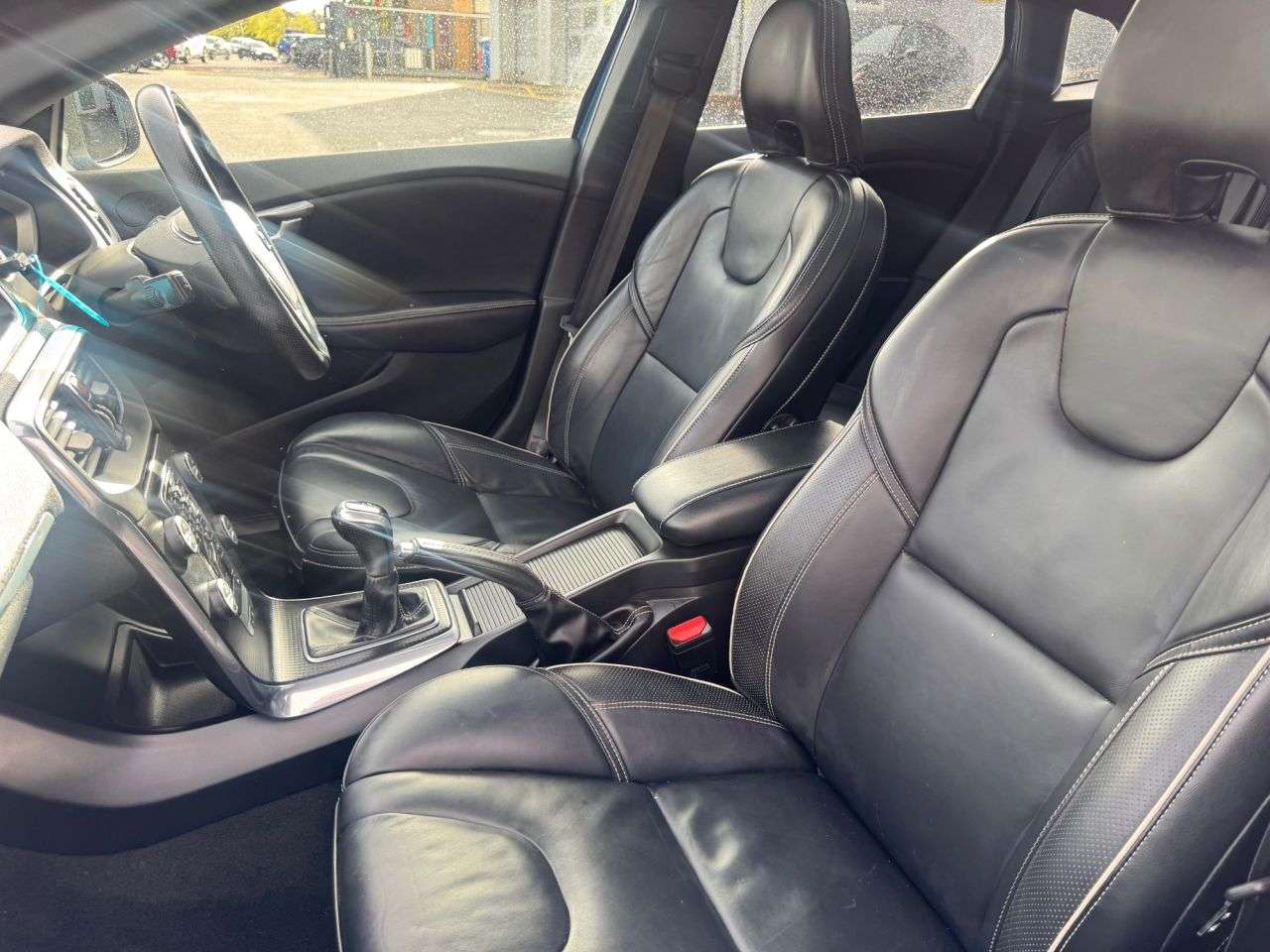 2017 VOLVO V40 2017 VOLVO V40