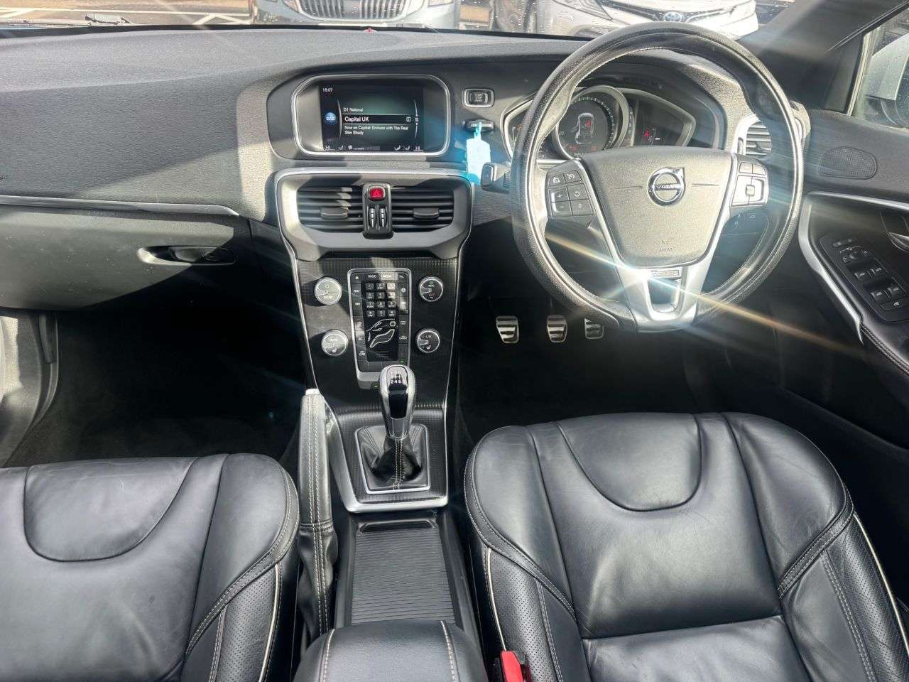 2017 VOLVO V40 2017 VOLVO V40