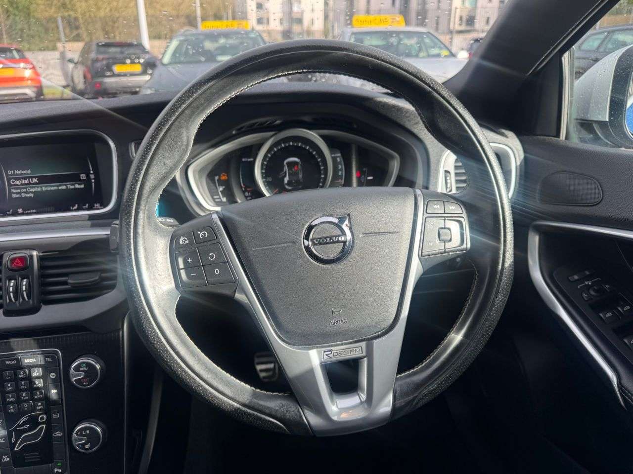 2017 VOLVO V40 2017 VOLVO V40
