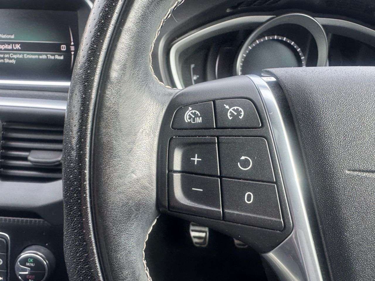 2017 VOLVO V40 2017 VOLVO V40