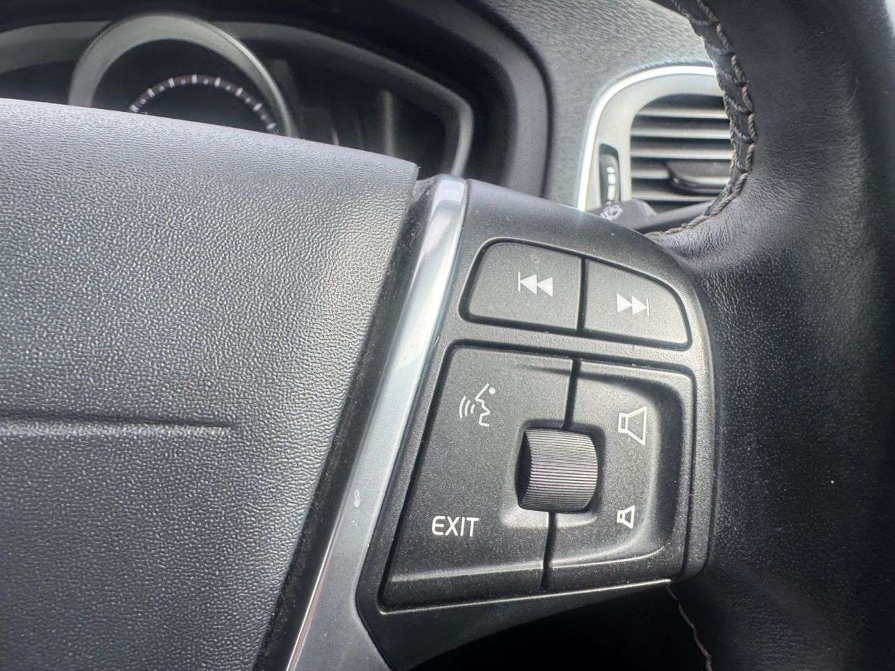 2017 VOLVO V40 2017 VOLVO V40