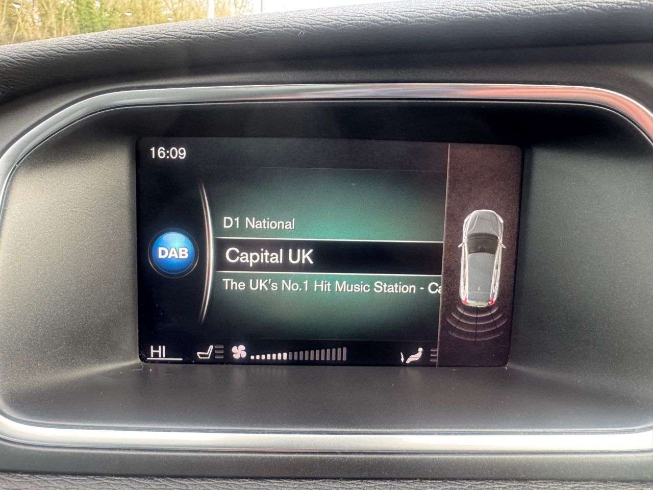 2017 VOLVO V40 2017 VOLVO V40