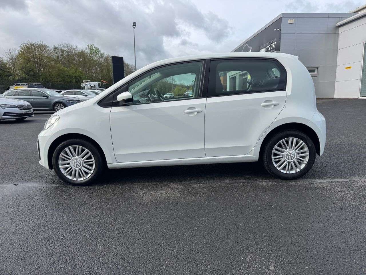 A 2020 VOLKSWAGEN UP! 1.0 Move up! Hatchback 5dr Petrol Manual Euro 6 (s/s) (60 ps) A 2020 VOLKSWAGEN UP! 1.0 Move up! Hatchback 5dr Petrol Manual Euro 6 (s/s) (60 ps)