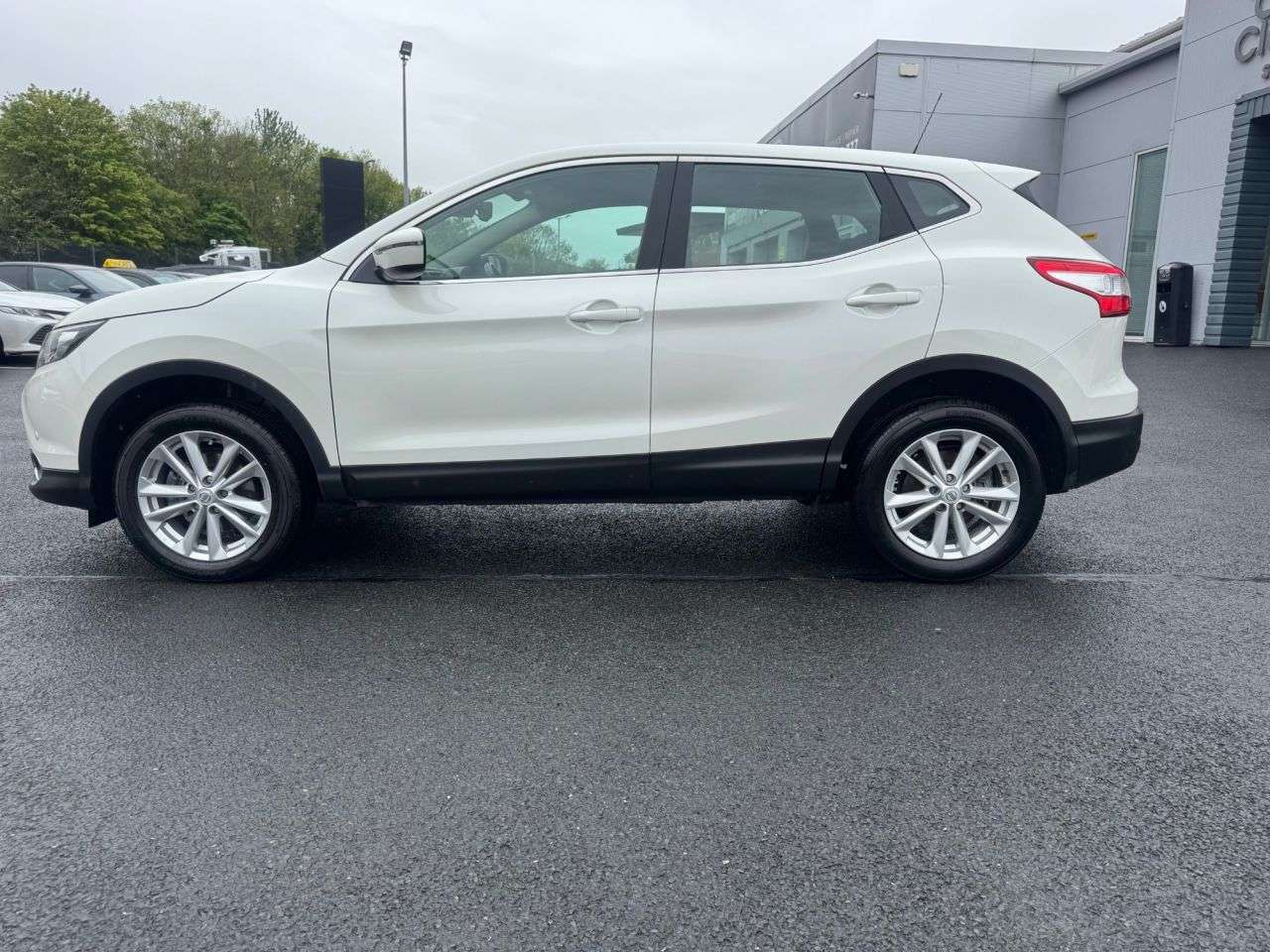 A 2017 NISSAN QASHQAI 1.2 DIG-T Acenta SUV 5dr Petrol Manual 2WD Euro 6 (s/s) (115 ps) A 2017 NISSAN QASHQAI 1.2 DIG-T Acenta SUV 5dr Petrol Manual 2WD Euro 6 (s/s) (115 ps)