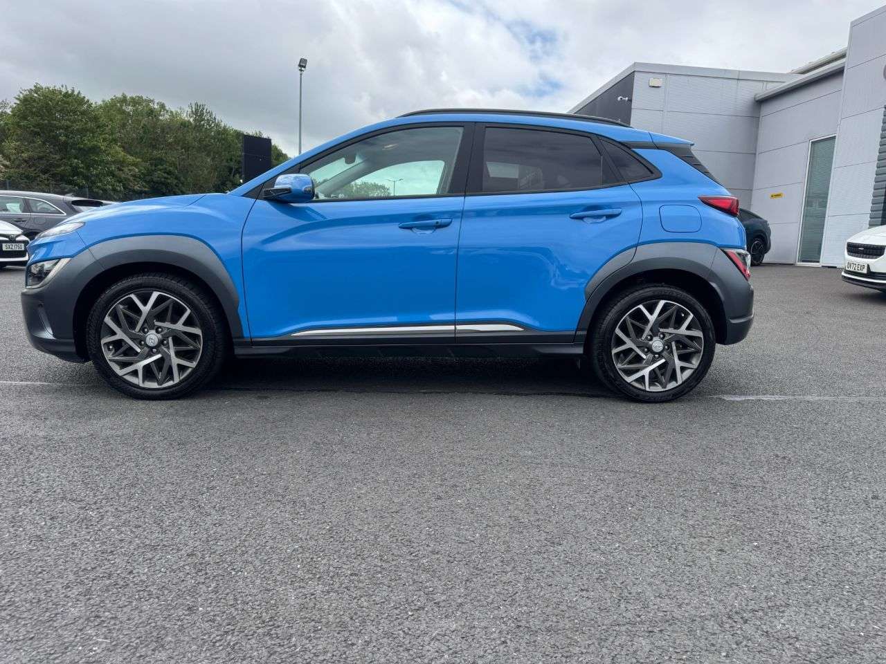 A 2021 HYUNDAI KONA 1.6 h-GDi Premium SUV 5dr Petrol Hybrid DCT Euro 6 (s/s) (141 ps) A 2021 HYUNDAI KONA 1.6 h-GDi Premium SUV 5dr Petrol Hybrid DCT Euro 6 (s/s) (141 ps)