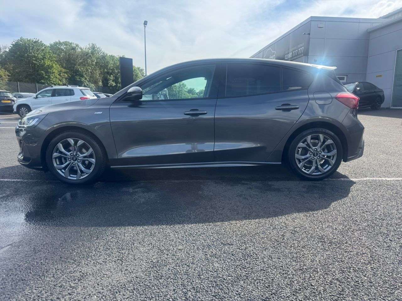 A 2023 FORD FOCUS 1.0T EcoBoost ST-Line Hatchback 5dr Petrol Manual Euro 6 (s/s) (125 ps) A 2023 FORD FOCUS 1.0T EcoBoost ST-Line Hatchback 5dr Petrol Manual Euro 6 (s/s) (125 ps)