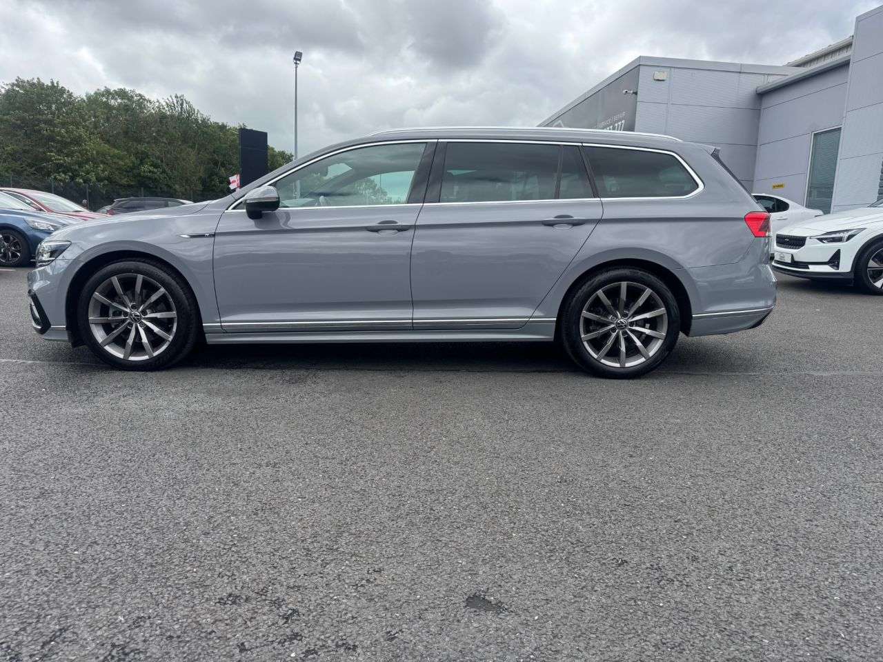 A 2023 VOLKSWAGEN PASSAT 2.0 TDI EVO R-Line Estate 5dr Diesel DSG Euro 6 (s/s) (150 ps) A 2023 VOLKSWAGEN PASSAT 2.0 TDI EVO R-Line Estate 5dr Diesel DSG Euro 6 (s/s) (150 ps)