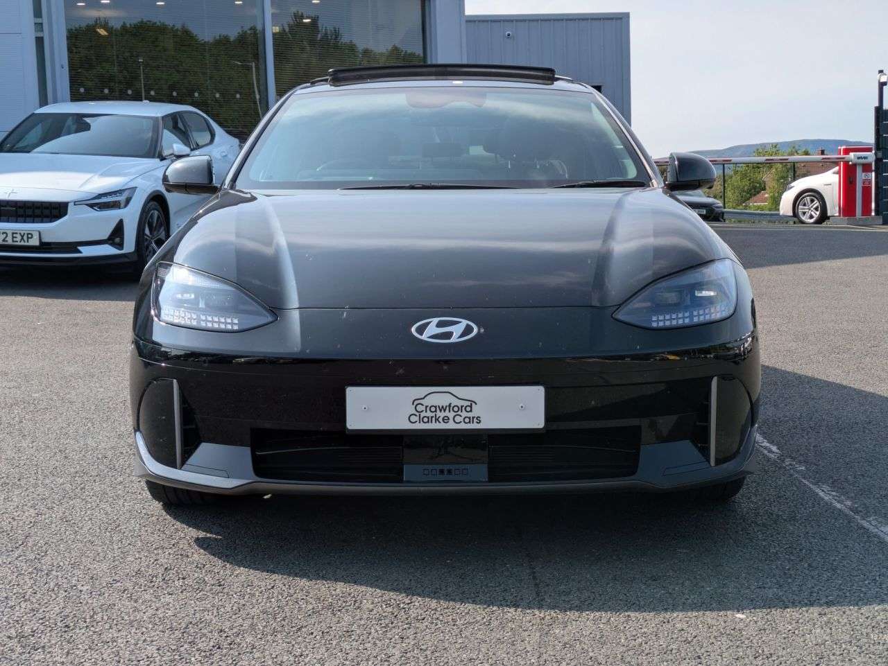 A 2024 HYUNDAI IONIQ 6 77.4kWh Premium Saloon 4dr Electric Auto (228 ps) A 2024 HYUNDAI IONIQ 6 77.4kWh Premium Saloon 4dr Electric Auto (228 ps)