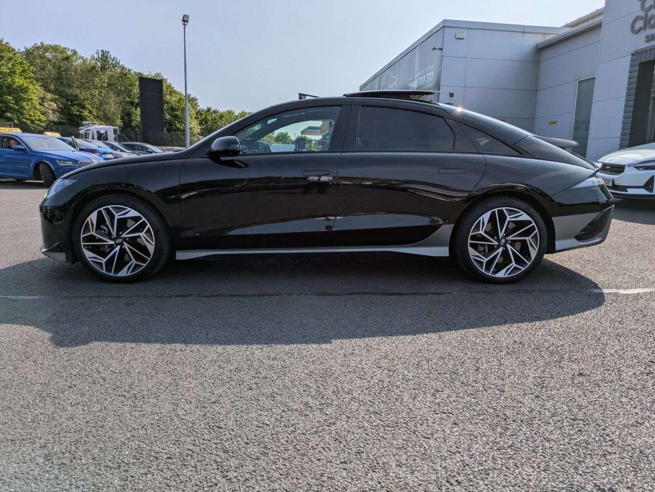 A 2024 HYUNDAI IONIQ 6 77.4kWh Premium Saloon 4dr Electric Auto (228 ps) A 2024 HYUNDAI IONIQ 6 77.4kWh Premium Saloon 4dr Electric Auto (228 ps)