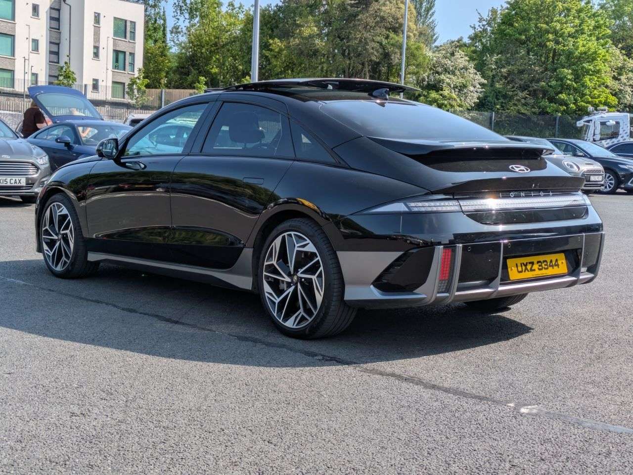 A 2024 HYUNDAI IONIQ 6 77.4kWh Premium Saloon 4dr Electric Auto (228 ps) A 2024 HYUNDAI IONIQ 6 77.4kWh Premium Saloon 4dr Electric Auto (228 ps)