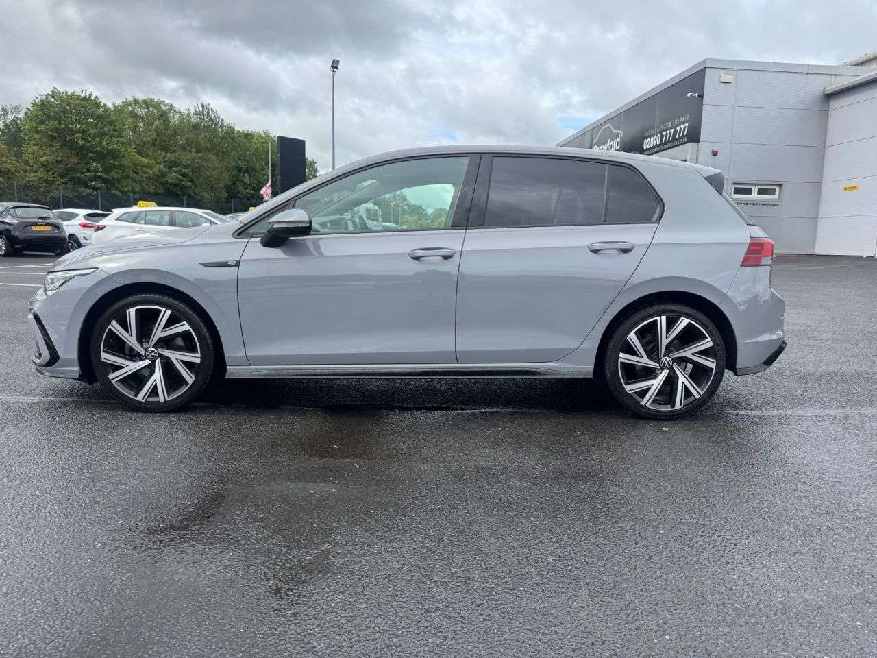 A 2022 VOLKSWAGEN GOLF 1.5 TSI R-Line Hatchback 5dr Petrol Manual Euro 6 (s/s) (130 ps) A 2022 VOLKSWAGEN GOLF 1.5 TSI R-Line Hatchback 5dr Petrol Manual Euro 6 (s/s) (130 ps)