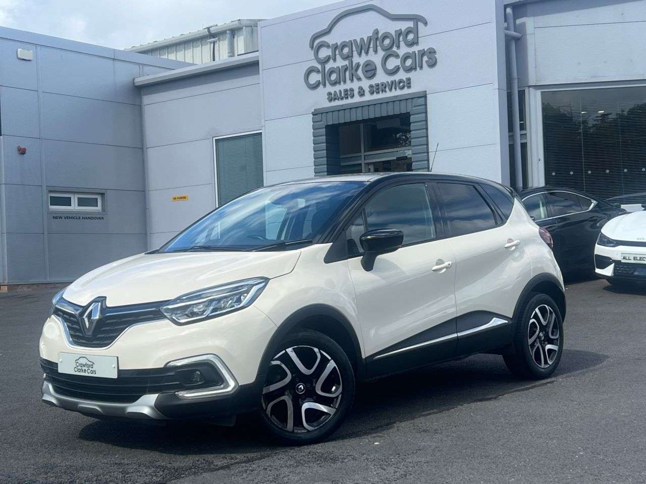 A 2017 RENAULT CAPTUR 0.9 TCe ENERGY Dynamique S Nav SUV 5dr Petrol Manual Euro 6 (s/s) (90 ps) A 2017 RENAULT CAPTUR 0.9 TCe ENERGY Dynamique S Nav SUV 5dr Petrol Manual Euro 6 (s/s) (90 ps)
